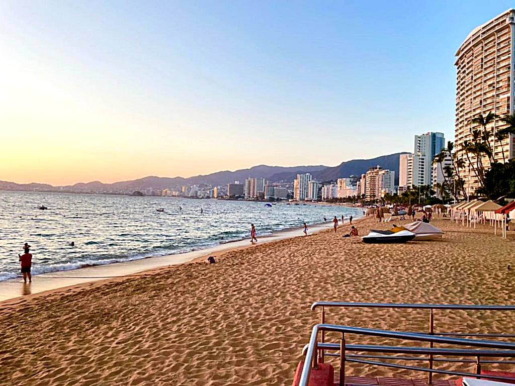 SKY INN Acapulco Y condominio mediterrane