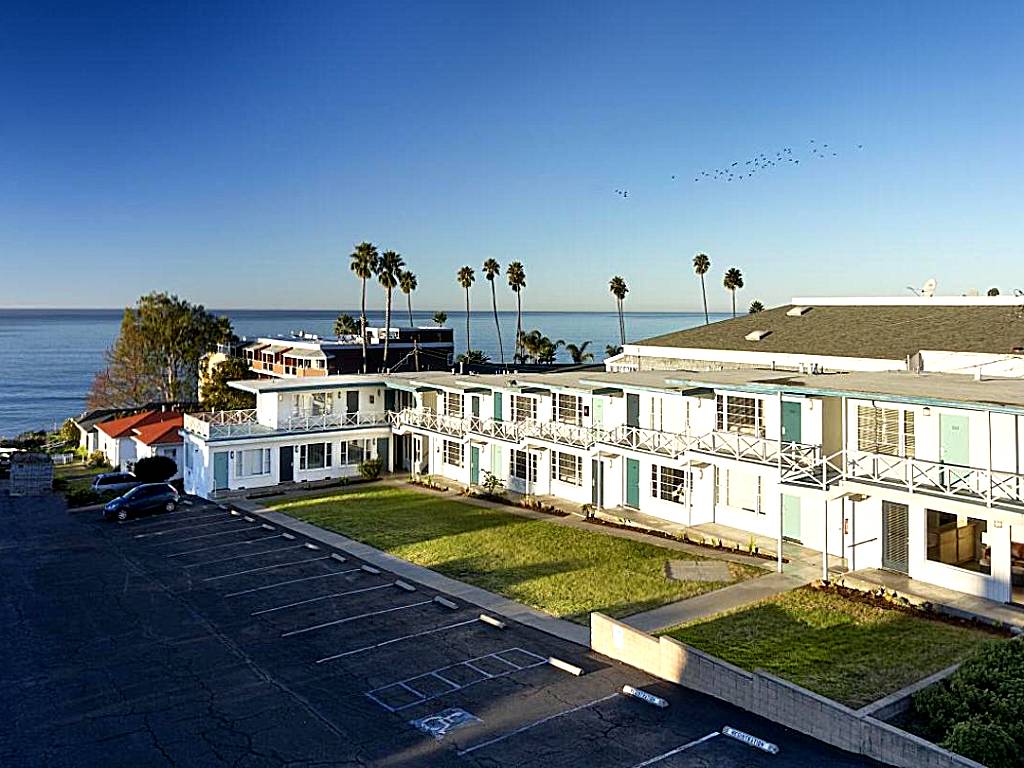 Tides Oceanview Inn and Cottages