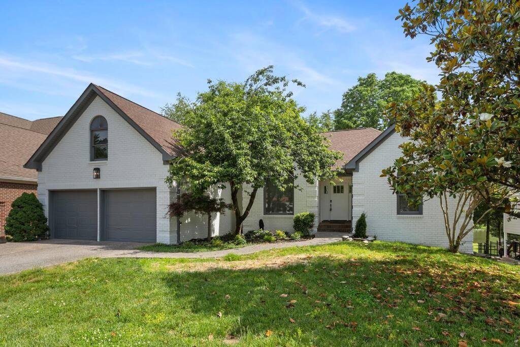 Heavenly Lakefront Six Bedroom Hideaway