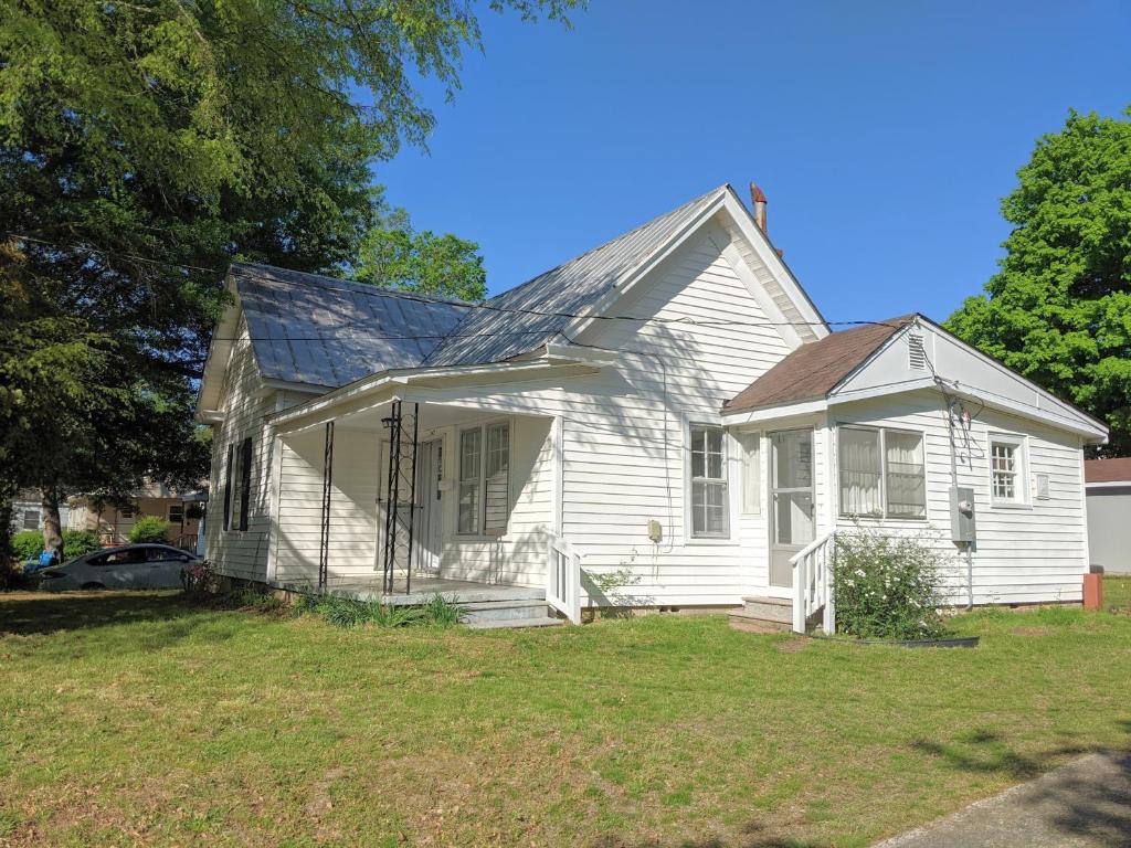 Quaint Hideaway in the Heart of Clayton home