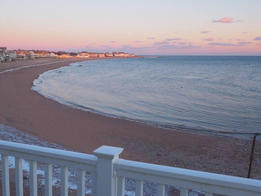 Casa al Mare Beachfront Retreat King Bed Near Yale