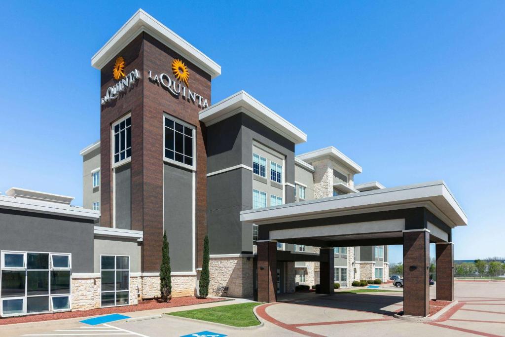 La Quinta Inn & Suites by Wyndham Ft Worth-Burleson