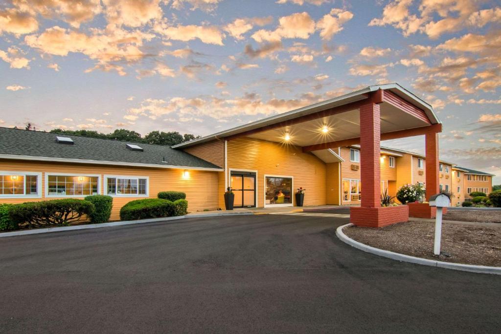 Quality Inn & Suites Albany Corvallis