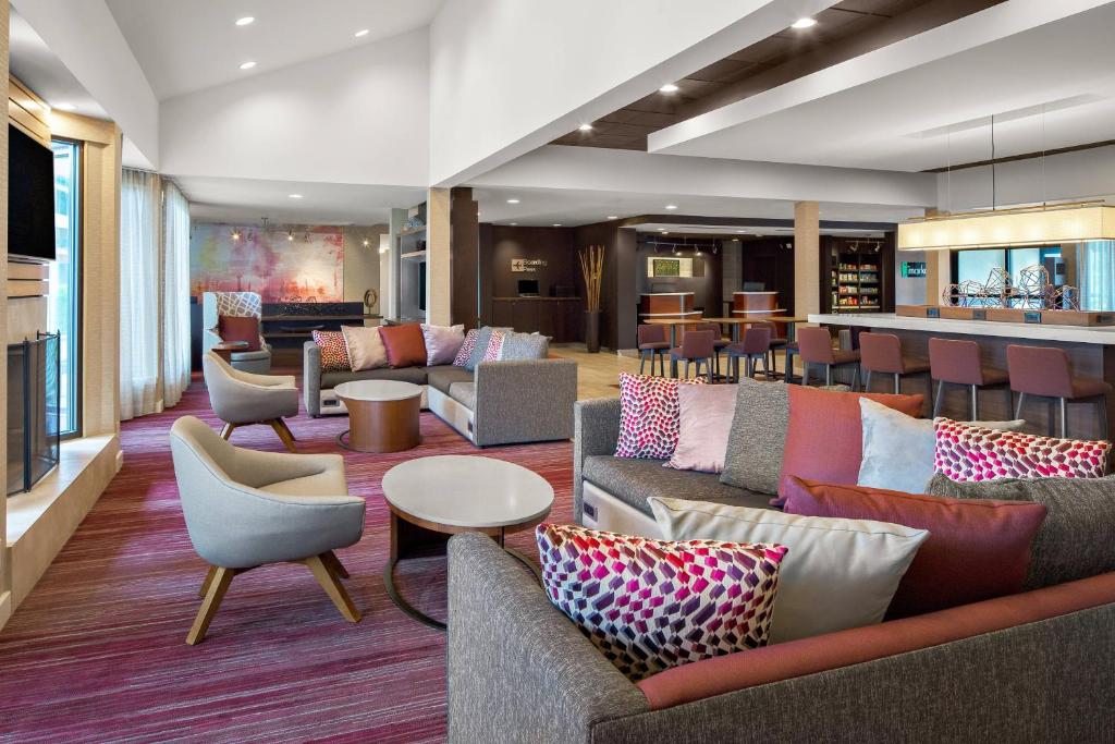 Courtyard by Marriott Pittsburgh Airport