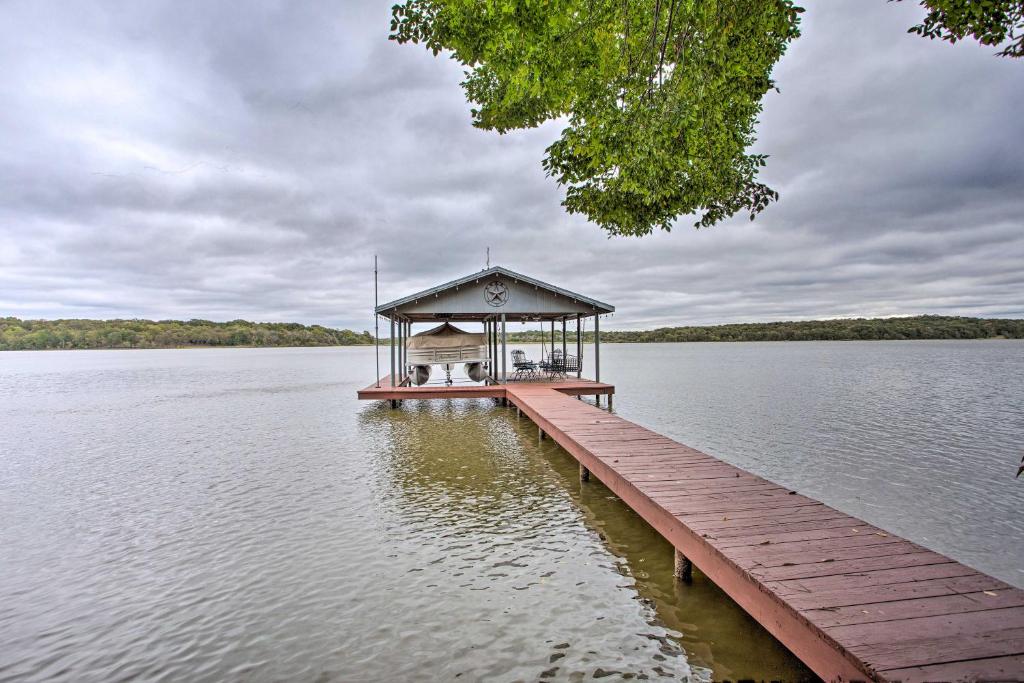 Cedar Creek Lake Home Private Boat Dock, Fire Pit