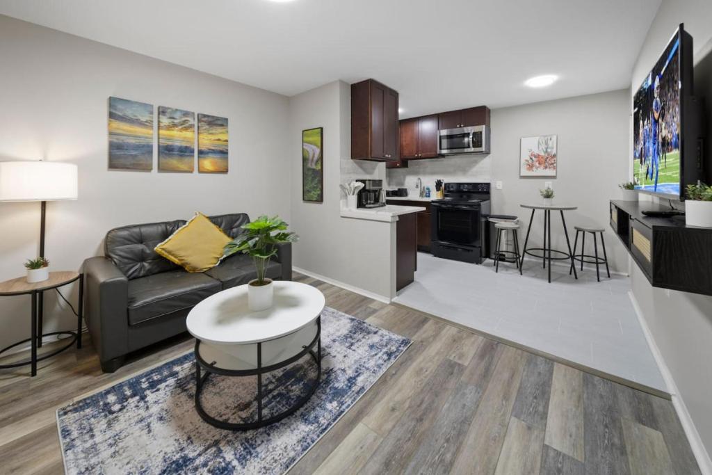 New 1BD Apartment Near Ferndale