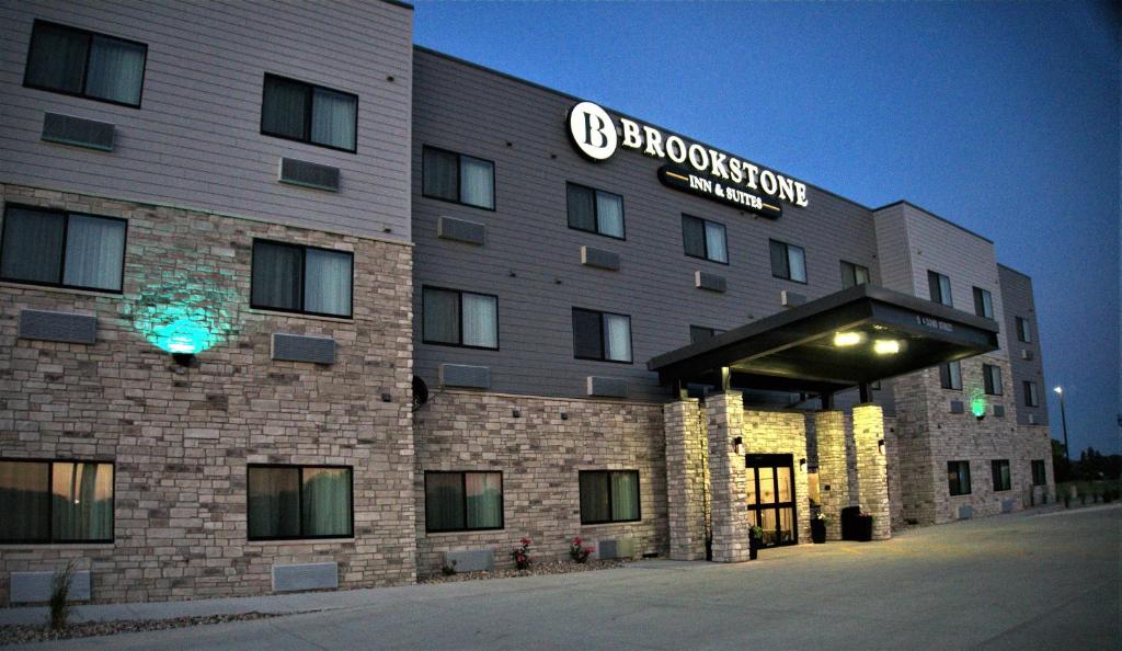 Brookstone Inn & Suites