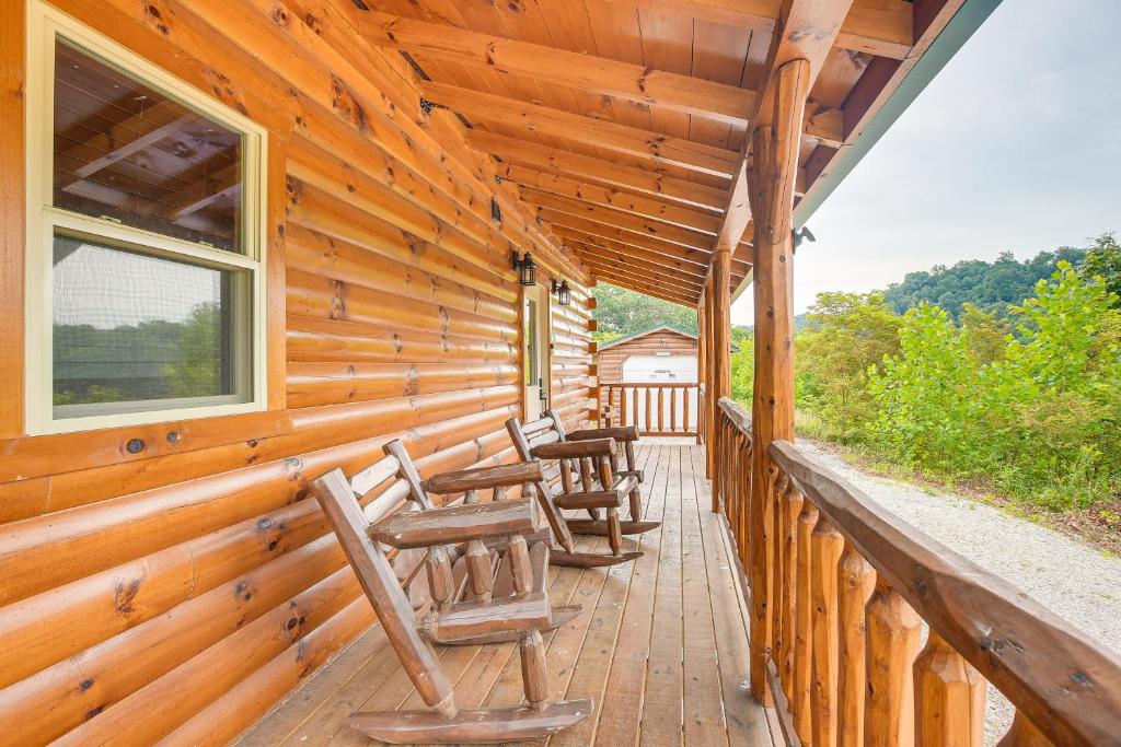 Chillicothe Cabin Near Hocking Hills State Park!