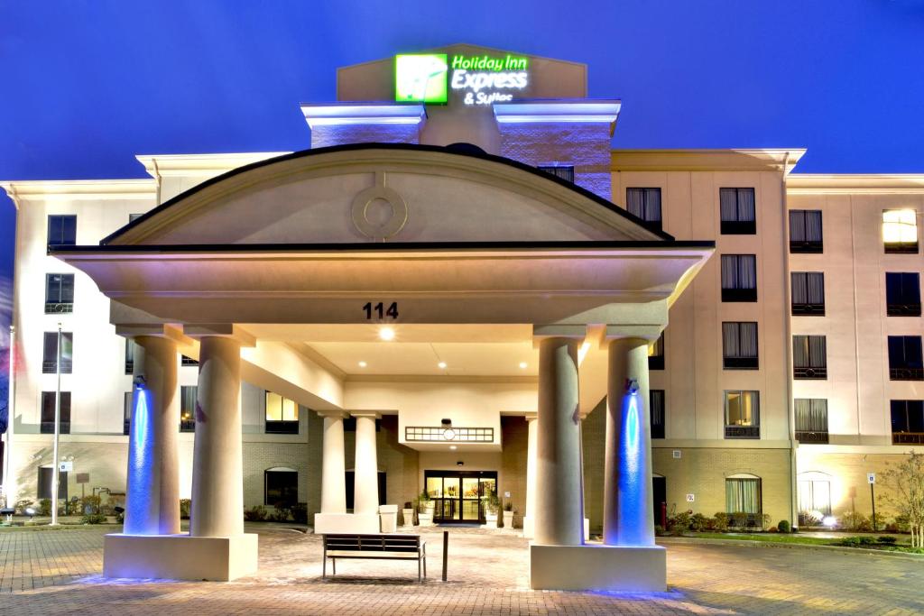 Holiday Inn Express & Suites Oak Ridge, an IHG Hotel