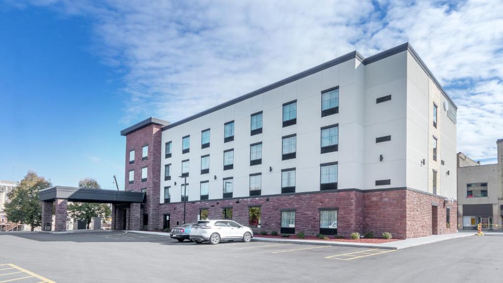 Cobblestone Hotel & Suites - Janesville