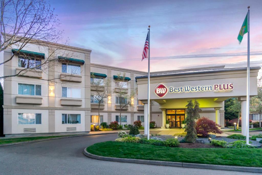 Best Western Plus Edmonds Harbor Inn