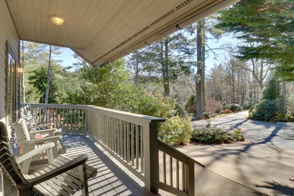 Heaven South Waterfront Apartment with Dock and Deck