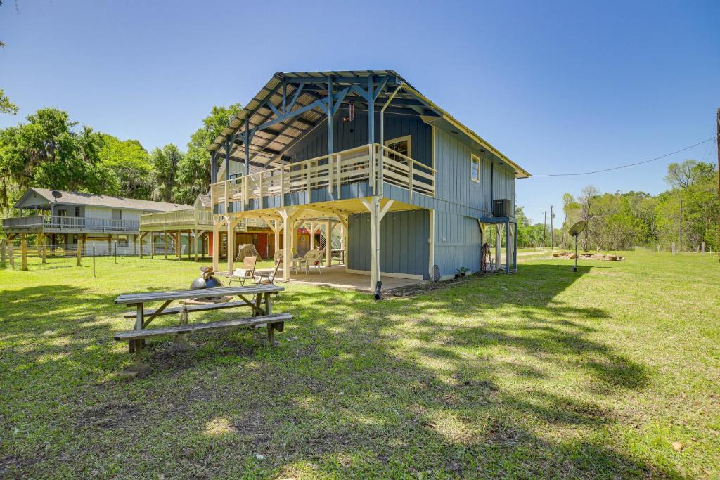 Trinity River Cottage with Deck and Water Views