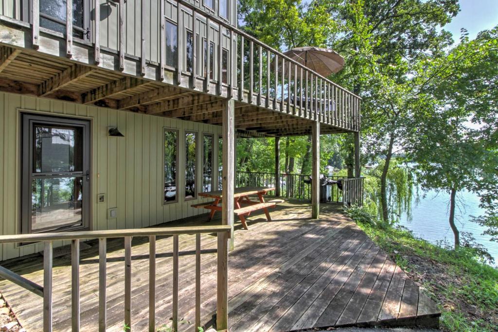 Waupaca Lakefront Home with Pool Table and Dock!