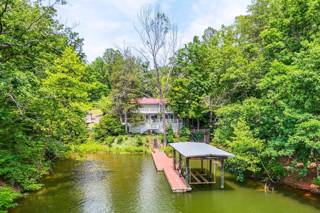 Smith Mountain Lake Cottage with Dock and Fire Pit!