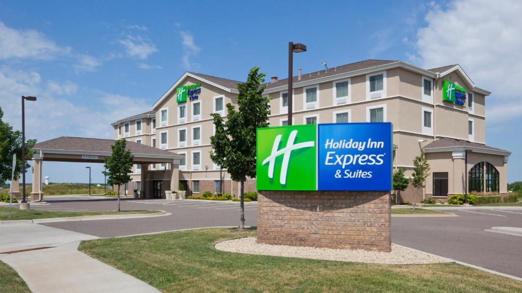 Holiday Inn Express Hotel & Suites Rogers, an IHG Hotel