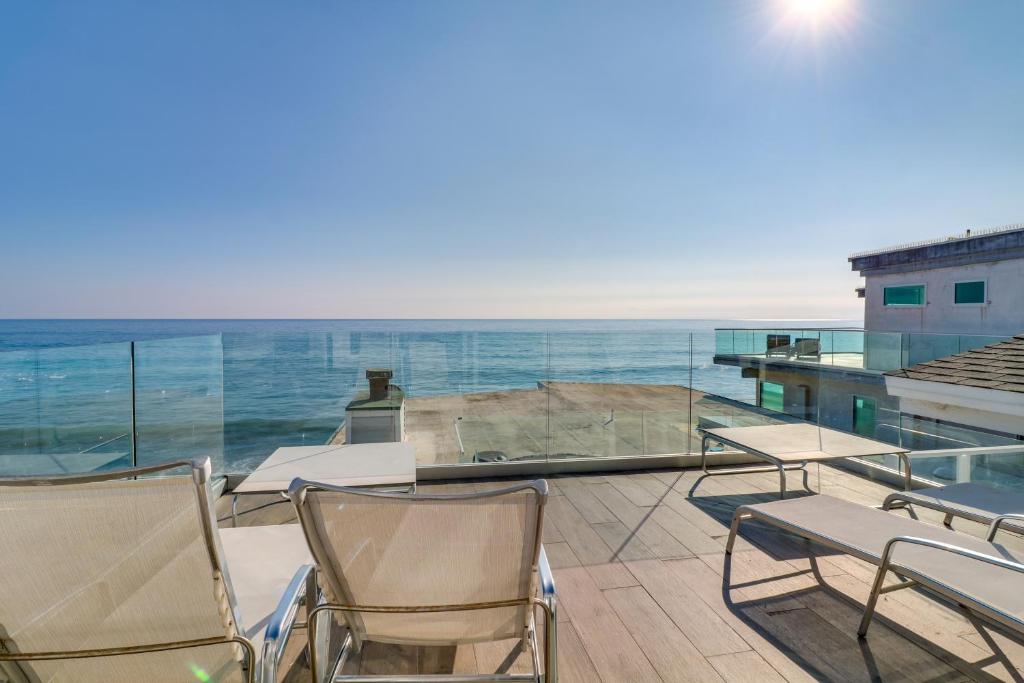 Beachfront Malibu Apartment with Ocean-View Balcony