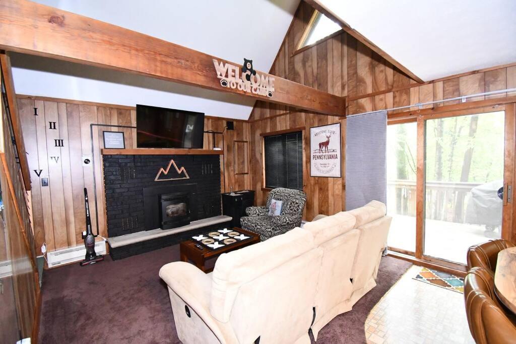 Cabin w/ Jacuzzi, W&D, Pool, Fitness, Lake & More.