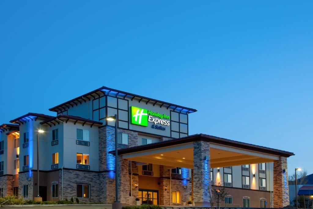 Holiday Inn Express & Suites Frazier Park, An IHG Hotel