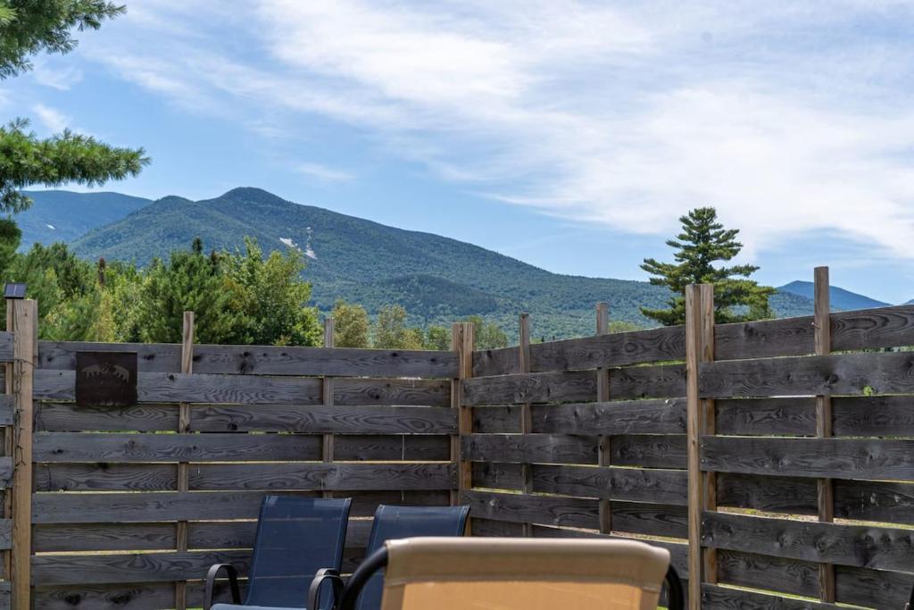 Relax with mountain views & a hot tub #5