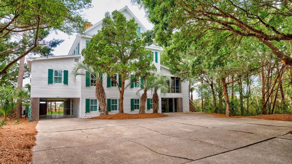 Eclectic Creek Front Retreat home